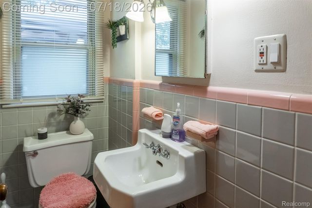 17751 Mayfield Street, Livonia, MI 48152
