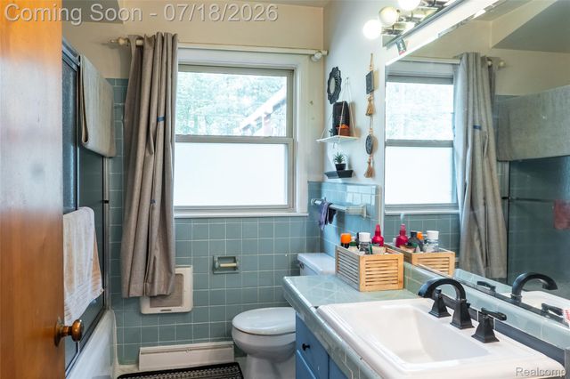 17751 Mayfield Street, Livonia, MI 48152