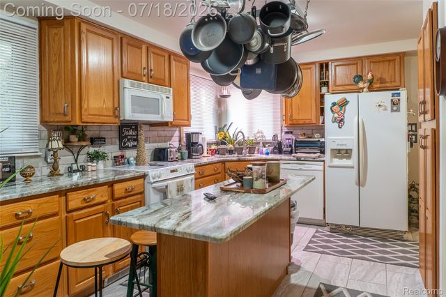17751 Mayfield Street, Livonia, MI 48152