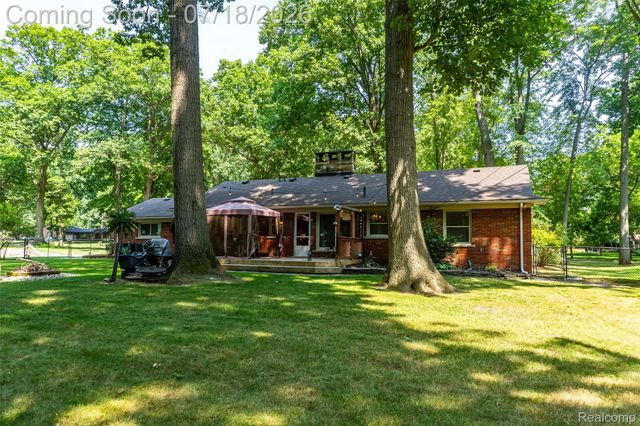 17751 Mayfield Street, Livonia, MI 48152