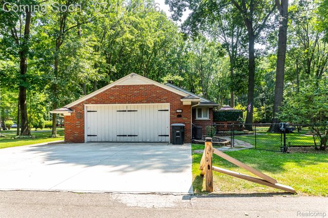 17751 Mayfield Street, Livonia, MI 48152