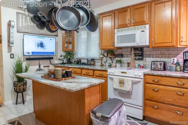 17751 Mayfield Street, Livonia, MI 48152