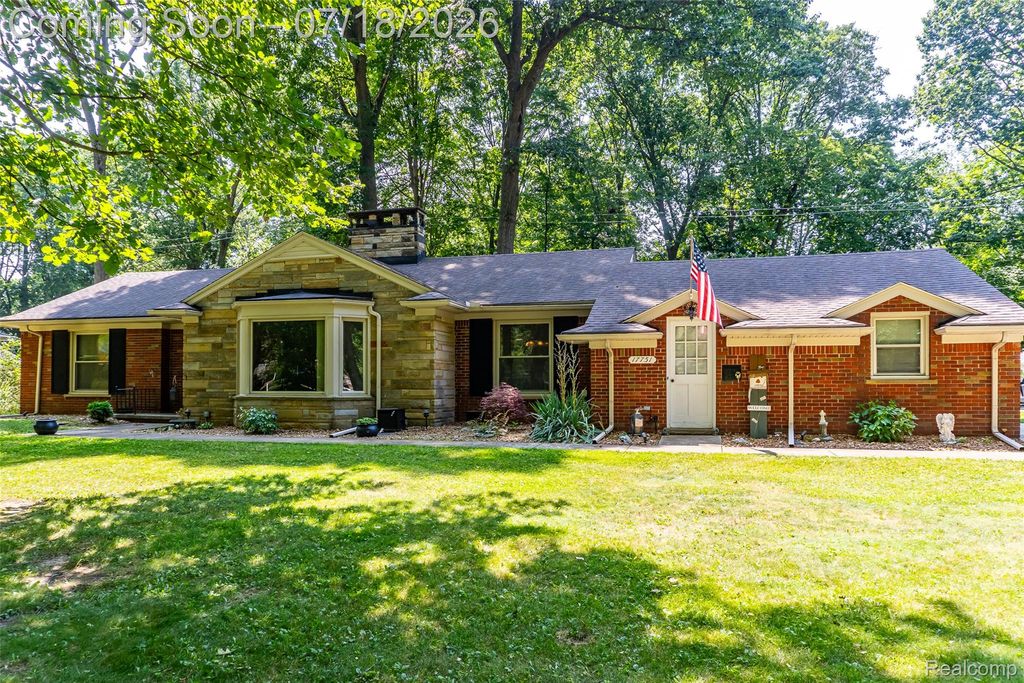 17751 Mayfield Street, Livonia, MI 48152