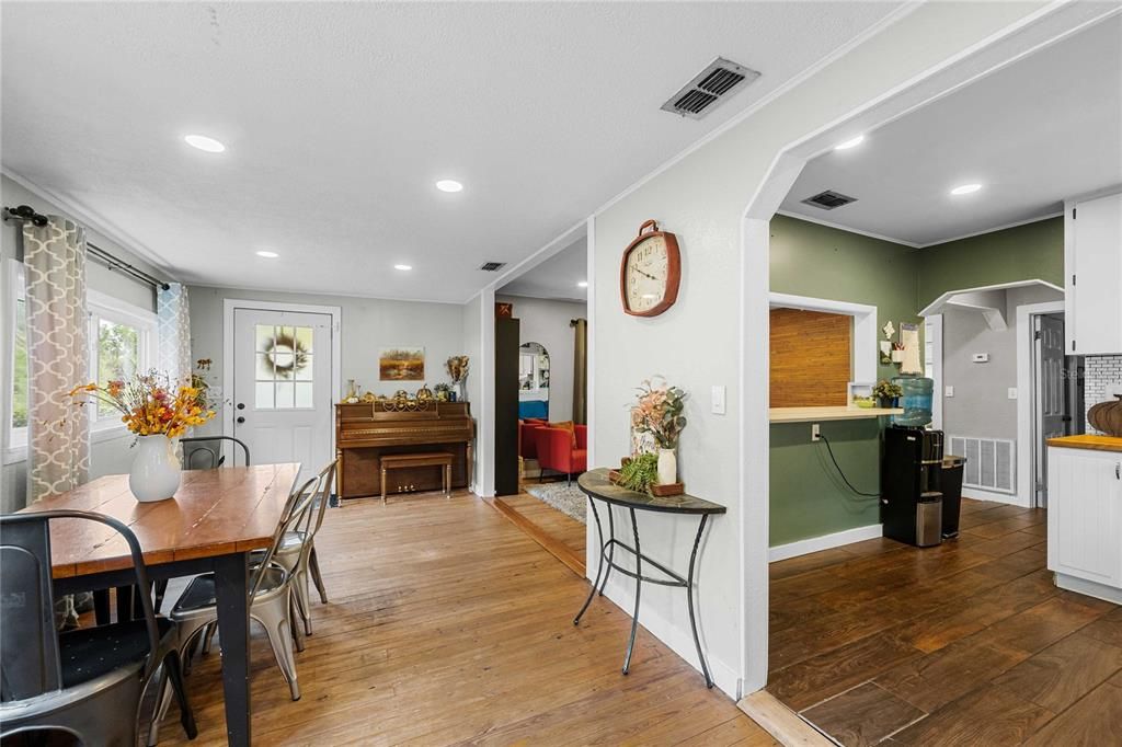 Image 4 of property listing at 3424 SHERERTZ ROAD, Lakeland, FL 33810