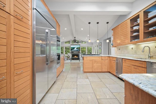 7104 OAK FOREST LN, Bethesda, MD 20817
