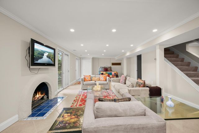 7104 OAK FOREST LN, Bethesda, MD 20817