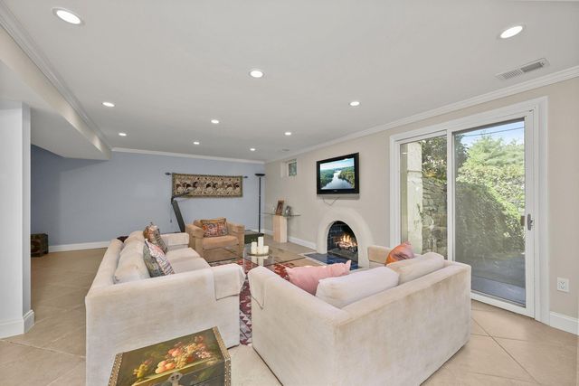 7104 OAK FOREST LN, Bethesda, MD 20817