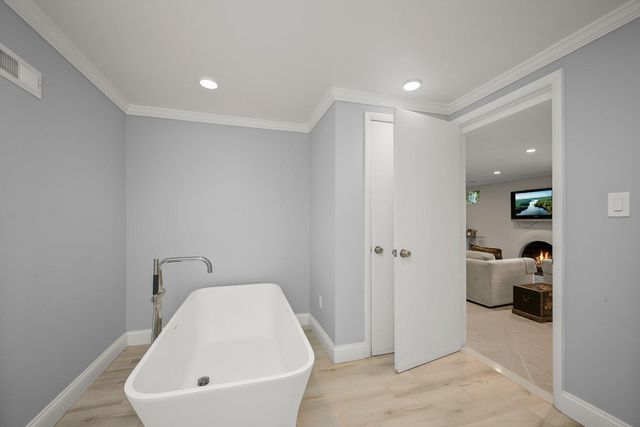 7104 OAK FOREST LN, Bethesda, MD 20817