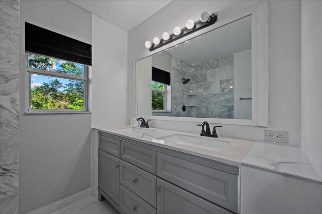 1945 Stratford Way, West Palm Beach, FL 33409