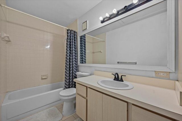 1945 Stratford Way, West Palm Beach, FL 33409