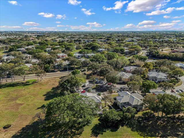 1945 Stratford Way, West Palm Beach, FL 33409