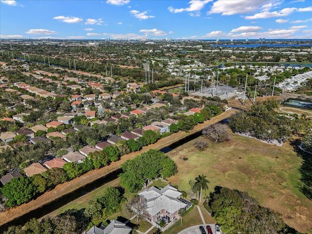 1945 Stratford Way, West Palm Beach, FL 33409