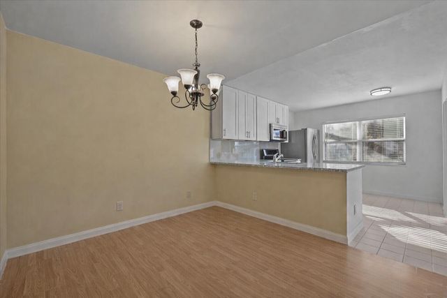 1945 Stratford Way, West Palm Beach, FL 33409