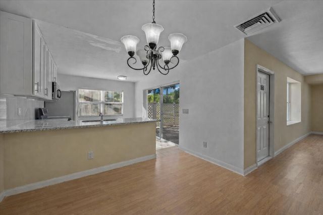 1945 Stratford Way, West Palm Beach, FL 33409