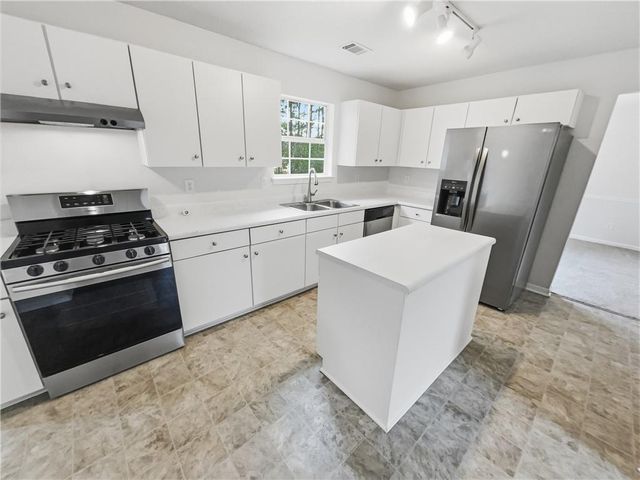 836 Tara Bend, Hampton, GA 30228