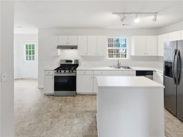 836 Tara Bend, Hampton, GA 30228