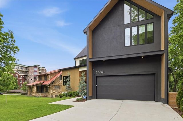 5330 Oak Street, Kansas City, MO 64112