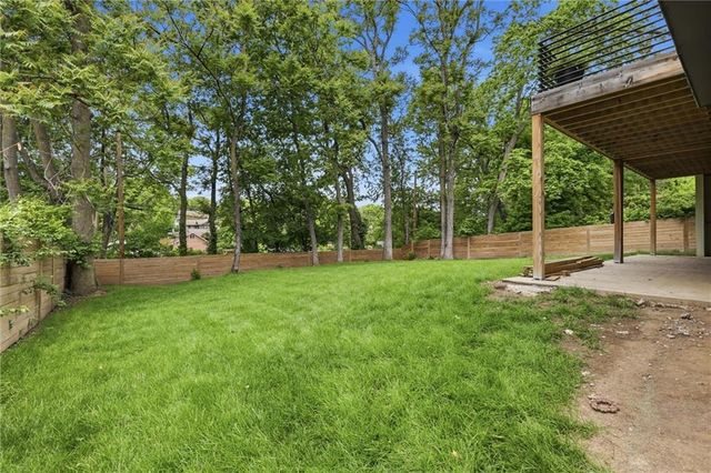 5330 Oak Street, Kansas City, MO 64112