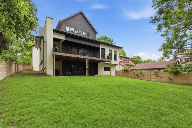 5330 Oak Street, Kansas City, MO 64112