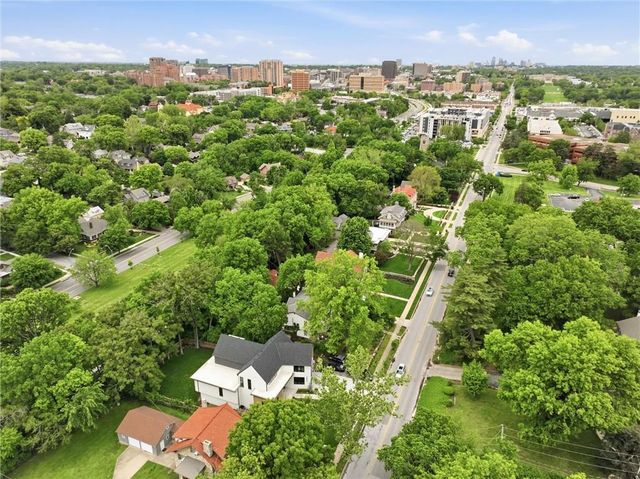 5330 Oak Street, Kansas City, MO 64112
