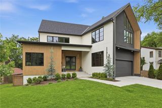 5330 Oak Street, Kansas City, MO 64112