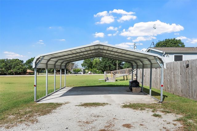 100 Marble Falls Court, West, TX 76691