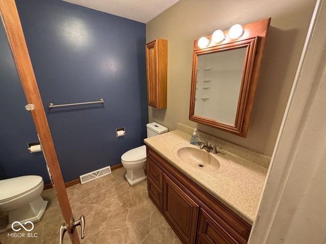 7301 N Walnut Street, Muncie, IN 47303