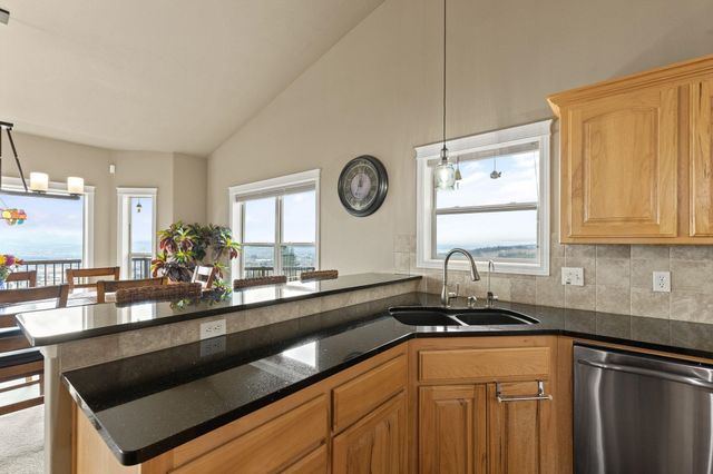 7009 N Lynden Ln, Otis Orchards, WA 99027