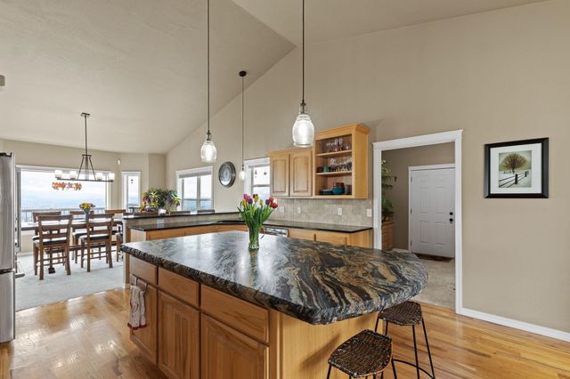 7009 N Lynden Ln, Otis Orchards, WA 99027