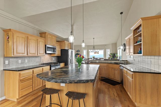 7009 N Lynden Ln, Otis Orchards, WA 99027