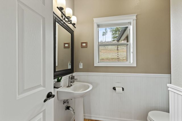 7009 N Lynden Ln, Otis Orchards, WA 99027