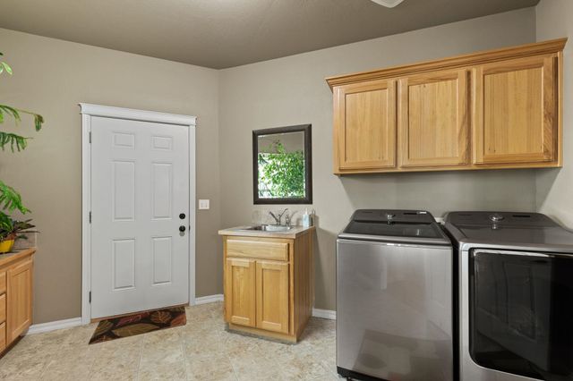 7009 N Lynden Ln, Otis Orchards, WA 99027