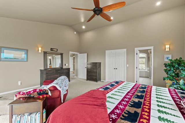 7009 N Lynden Ln, Otis Orchards, WA 99027