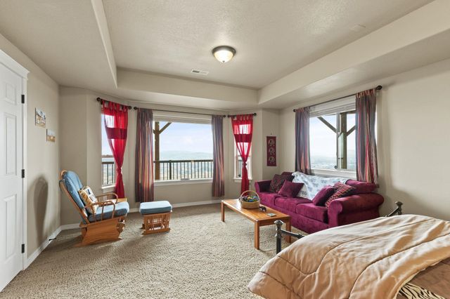 7009 N Lynden Ln, Otis Orchards, WA 99027