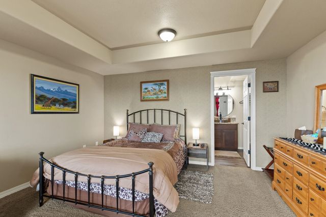 7009 N Lynden Ln, Otis Orchards, WA 99027