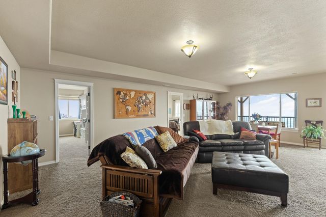 7009 N Lynden Ln, Otis Orchards, WA 99027