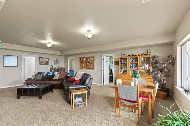 7009 N Lynden Ln, Otis Orchards, WA 99027