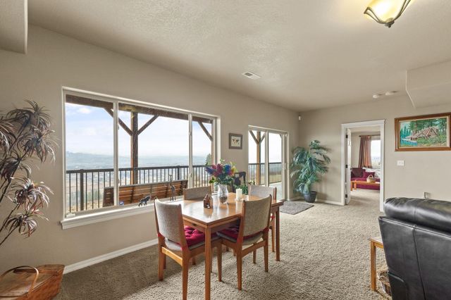 7009 N Lynden Ln, Otis Orchards, WA 99027