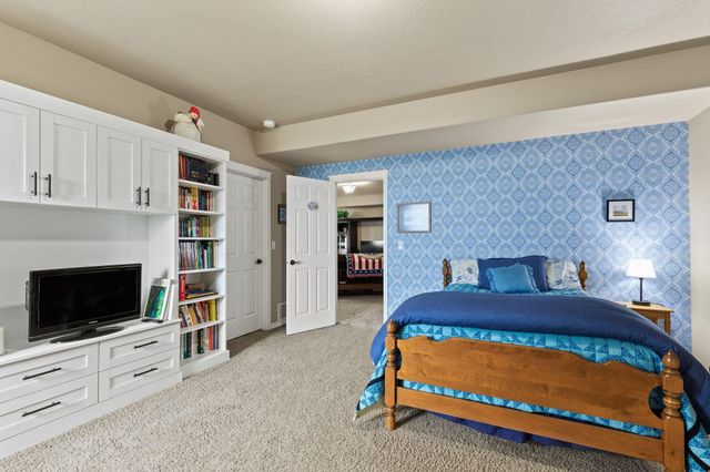 7009 N Lynden Ln, Otis Orchards, WA 99027