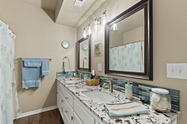 7009 N Lynden Ln, Otis Orchards, WA 99027