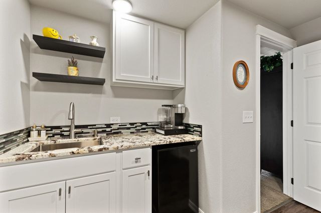 7009 N Lynden Ln, Otis Orchards, WA 99027