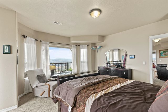 7009 N Lynden Ln, Otis Orchards, WA 99027