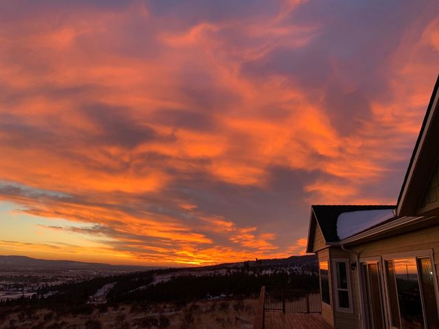 7009 N Lynden Ln, Otis Orchards, WA 99027