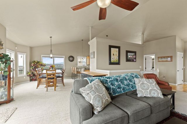 7009 N Lynden Ln, Otis Orchards, WA 99027