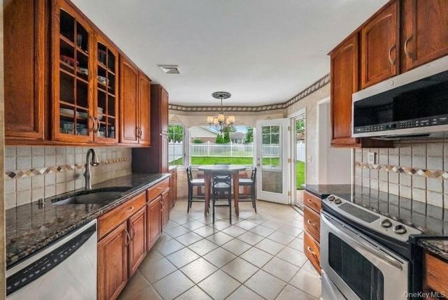 310 Southwood Circle, Syosset, NY 11791