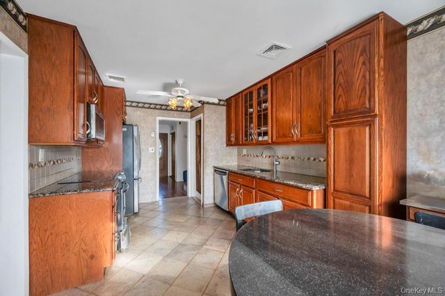 310 Southwood Circle, Syosset, NY 11791