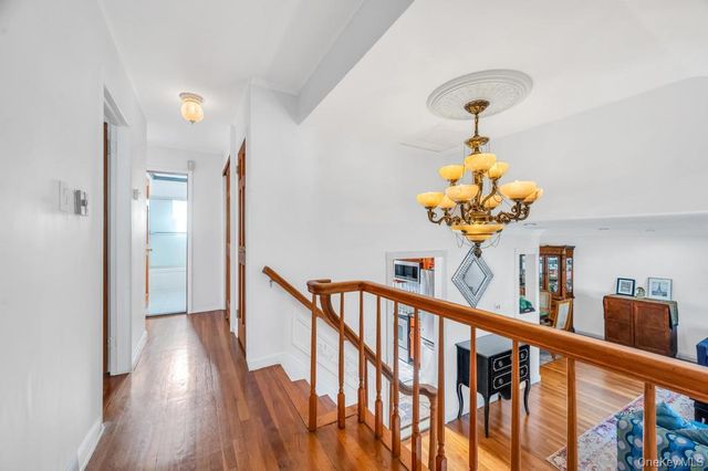 310 Southwood Circle, Syosset, NY 11791