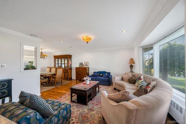 310 Southwood Circle, Syosset, NY 11791