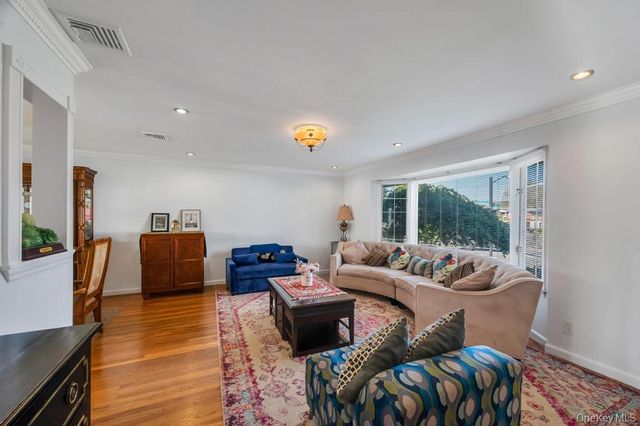 310 Southwood Circle, Syosset, NY 11791