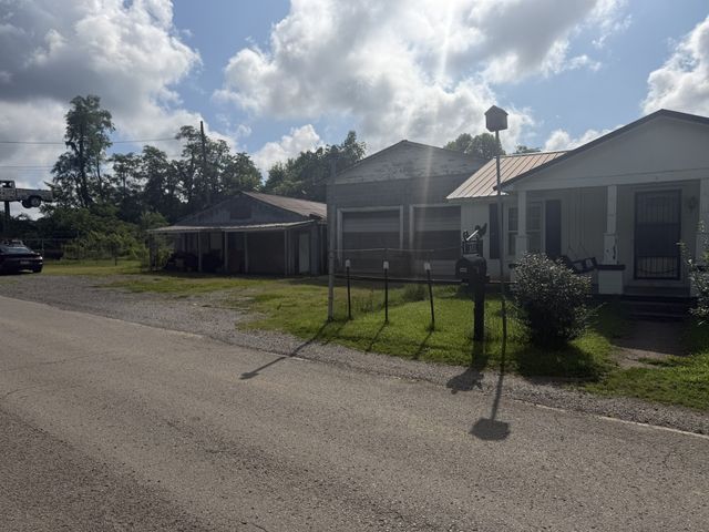 712 Fisher Ave, Smithville, TN 37166